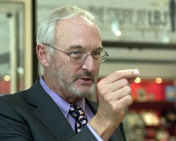 Photo of Christopher Buckley, author of this novel about Pentagon cost overruns