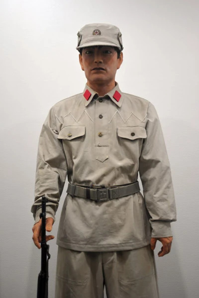 Photo of a North Korean soldier in 1950s like the protagonist of this novel by an author who then started winning literary awards