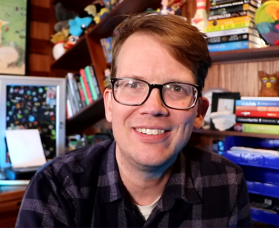 Photo of Hank Green, author of this funny First Contact novel