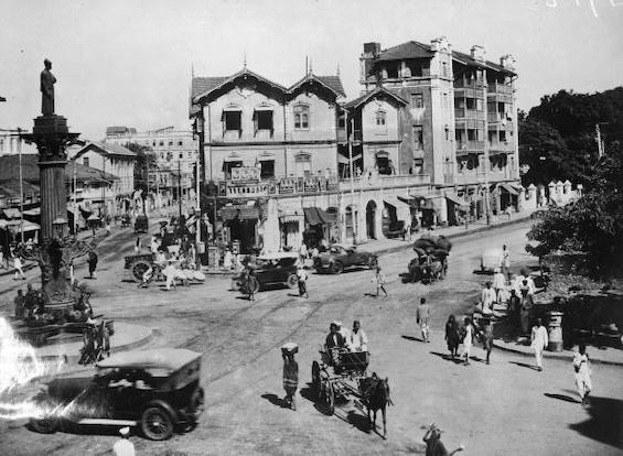 Street scene in the country's largest city in India 100 years ago