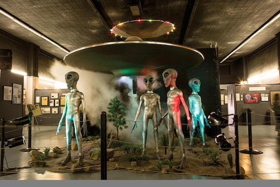 Photo of "alien" mannikins at the UFO Museum, a setting for this alien abduction story