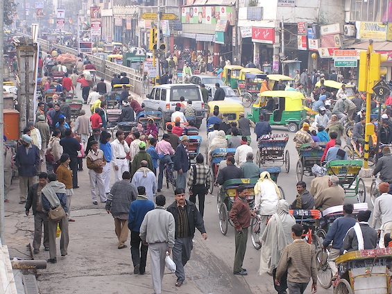 Photo of a typical Delhi street scene, a setting for this novel about crime and corruption in India