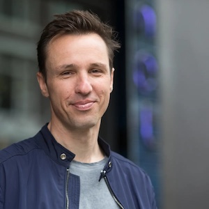 Photo of Marcus Zusak, author of this unusual additions to the literature of Holocaust stories