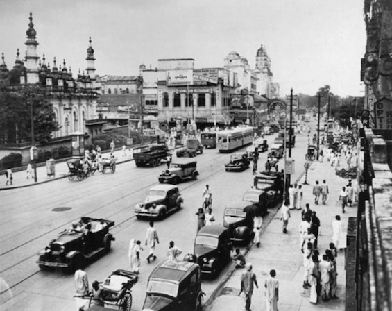 Photo of a Calcutta street scene in 1950, setting for this historical Indian detective novel