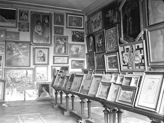 Photo of art looted by Nazi thieves at the Jeu de Paume museum