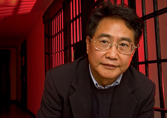 Photo of Qiu Xiaolong, author of this Chinese detective thriller