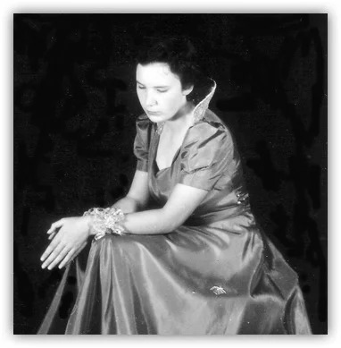 Photo of Iris Macfarlane, coauthor of this history of the tea industry