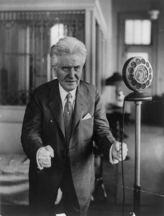 Photo of Senator Robert LaFollette, the leader who spearheaded the progressive versus conservative split