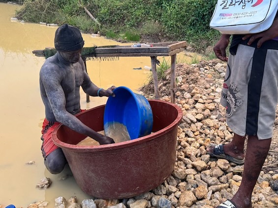 Photo of illegal gold mining in Ghana, a present-day reality not mentioned in this story of gold in history