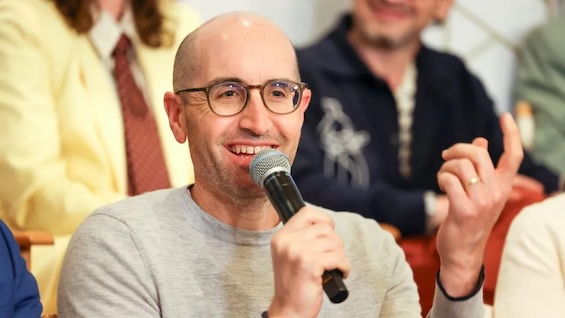 Photo of Justin Halpern, author of this comic masterpiece