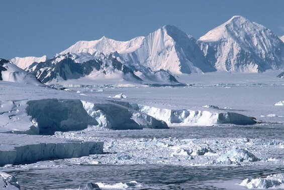 Image of Antarctic ice like scenes in this novel of First Contact down under