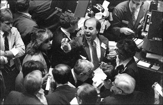 Photo of traders on the New York Stock Exchange Floor on Black Monday like those who are in the background in this novel about hedge funds