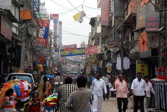 Street scene in Old Delhi, where the Indian private eye in this novel plies his trade