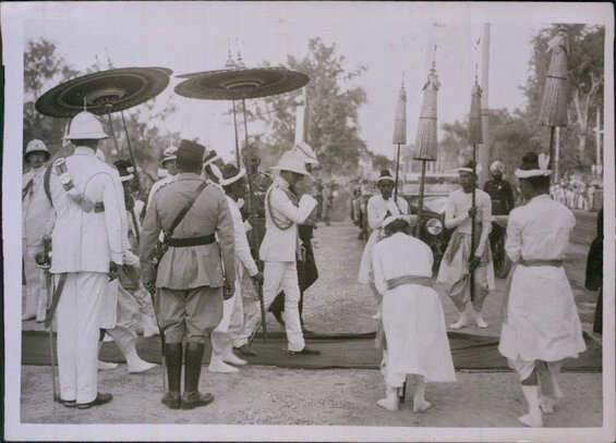 Image of the Prince of Wales arriving in Bombay as the Indian independence movement gathers steam