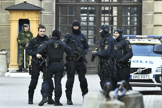 Image of contemporary Swedish police officers