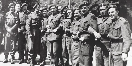 Image of British special forces soldiers in World War II like those in the book